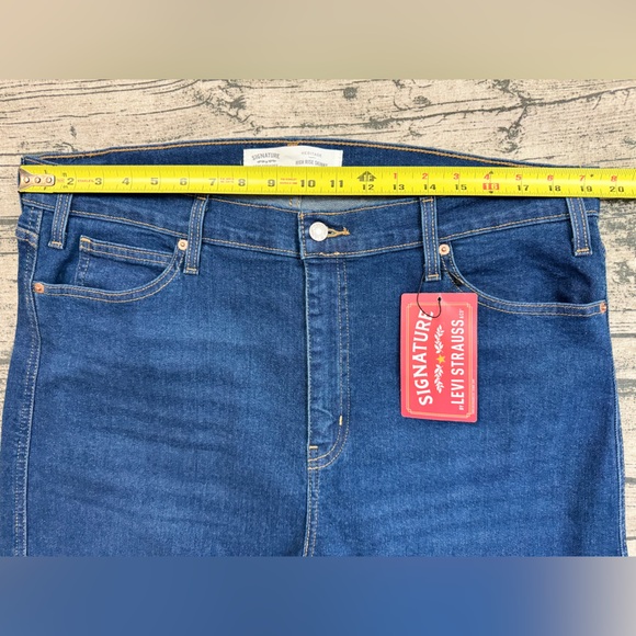 Levi's Women's Heritage High Rise Jeans, Size 20 W35, Distressed Knee, Raw Hem - Picture 3 of 14